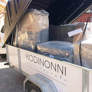 Kuljetuspalvelumme toimittaa huonekalut kotiin asti.
